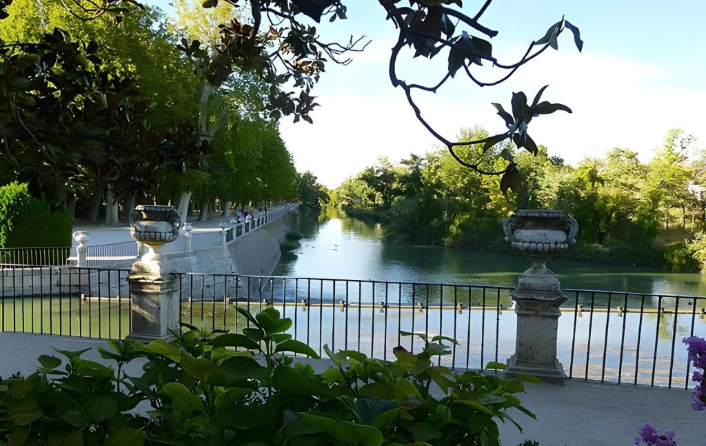 arantour paseo jardines historicos real sitio aranjuez rio tajo turismo cultural