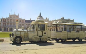 arantour tren turistico paseo palacio real aranjuez experiencia visitantes