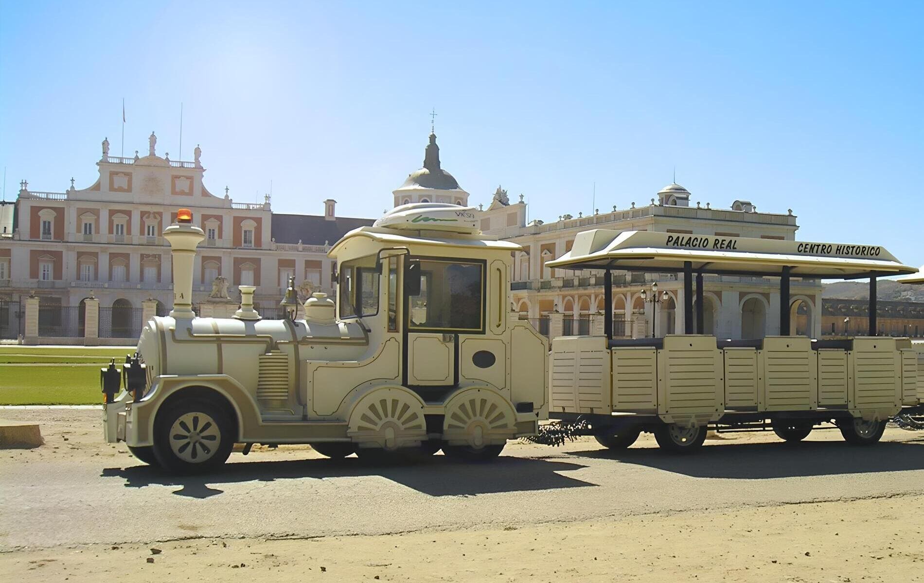 arantour tren turistico paseo palacio real aranjuez experiencia visitantes
