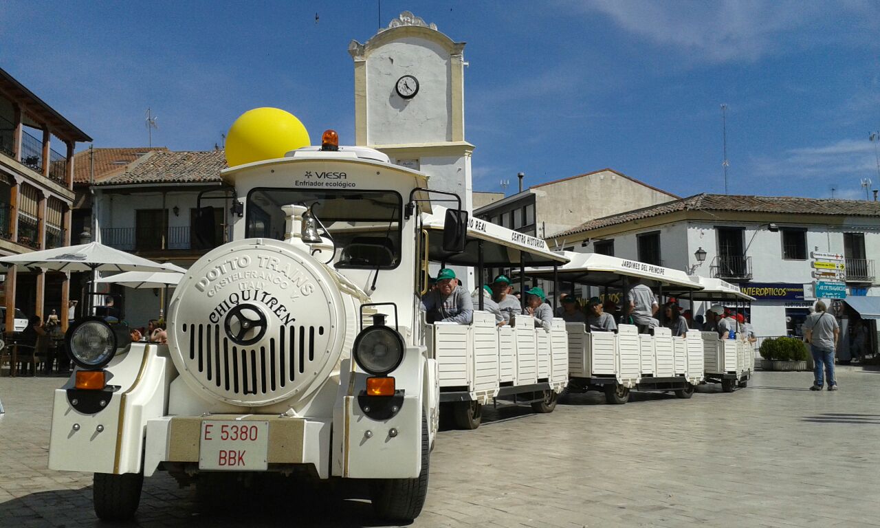 tren turistico por el centro historico de aranjuez recorrido cultural y familiar con arantour