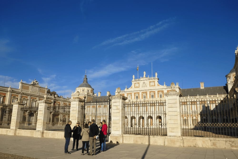 palacio real visita historica aranjuez monumental cielo despejado